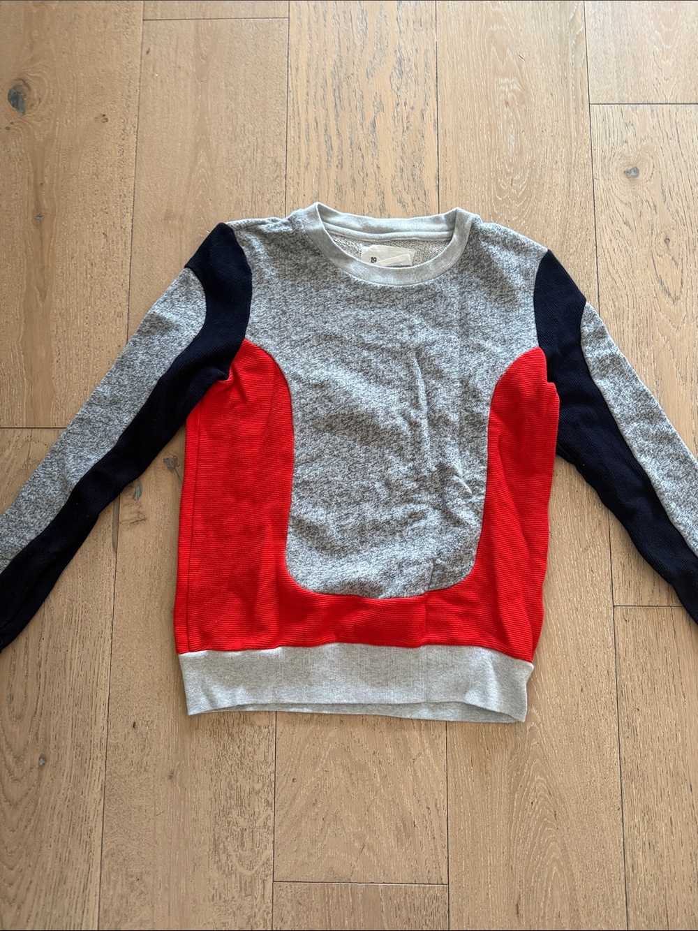 19 4T sweatshirt size S